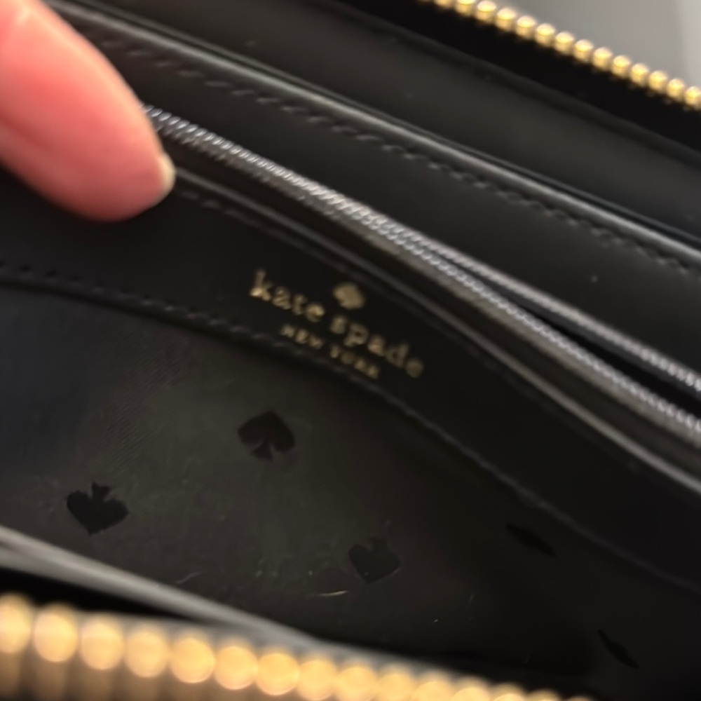 Kate Spade Black and Tan Wallet with Zip-Around Closure - Picture 6 of 9